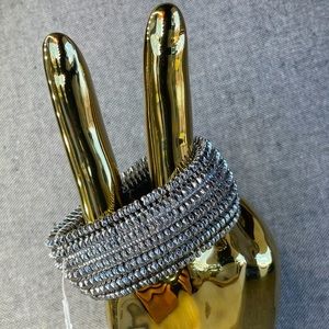 Stretchy metal bracelet